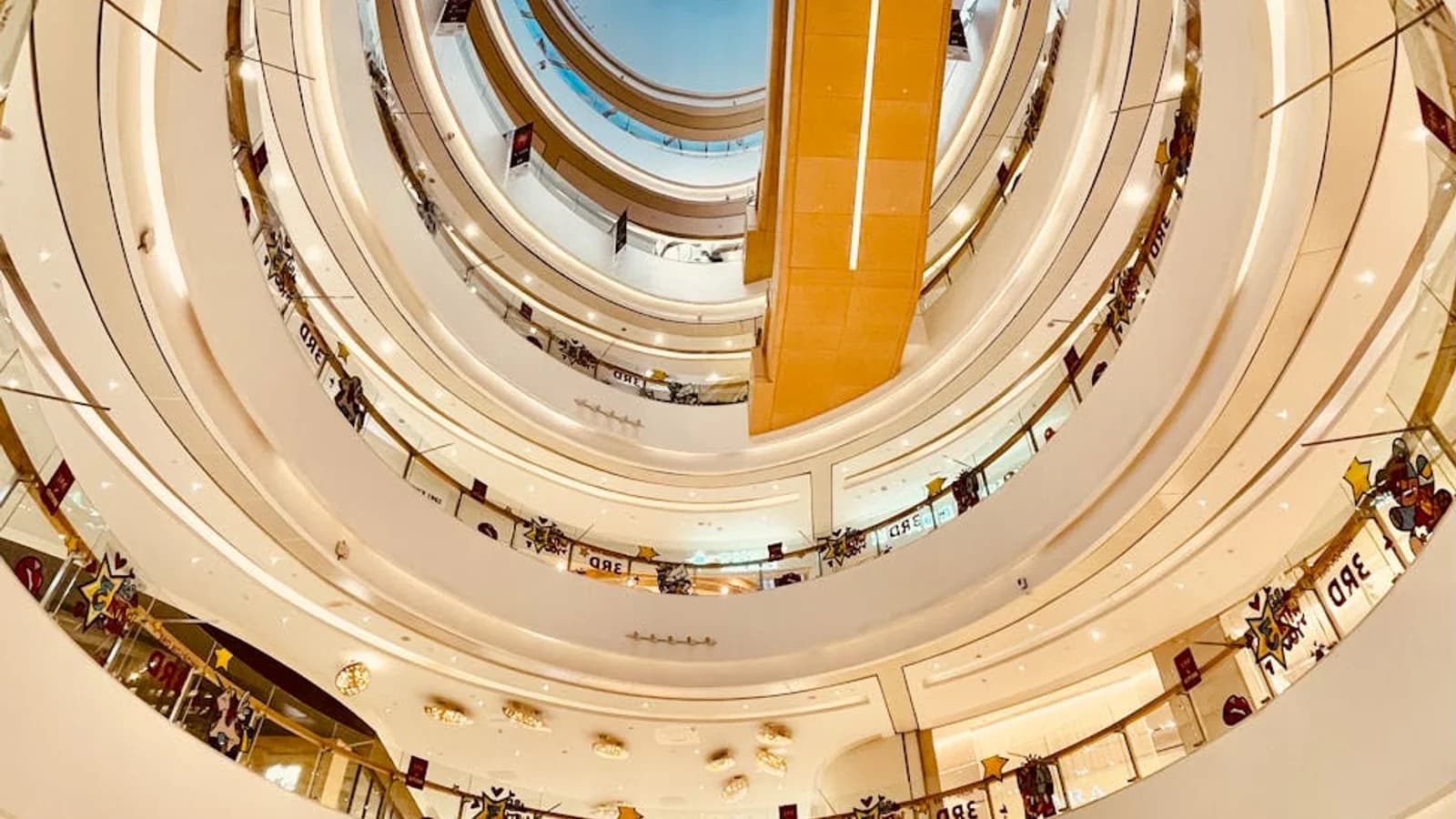 Mall anchor zone connected to adjacent corridors