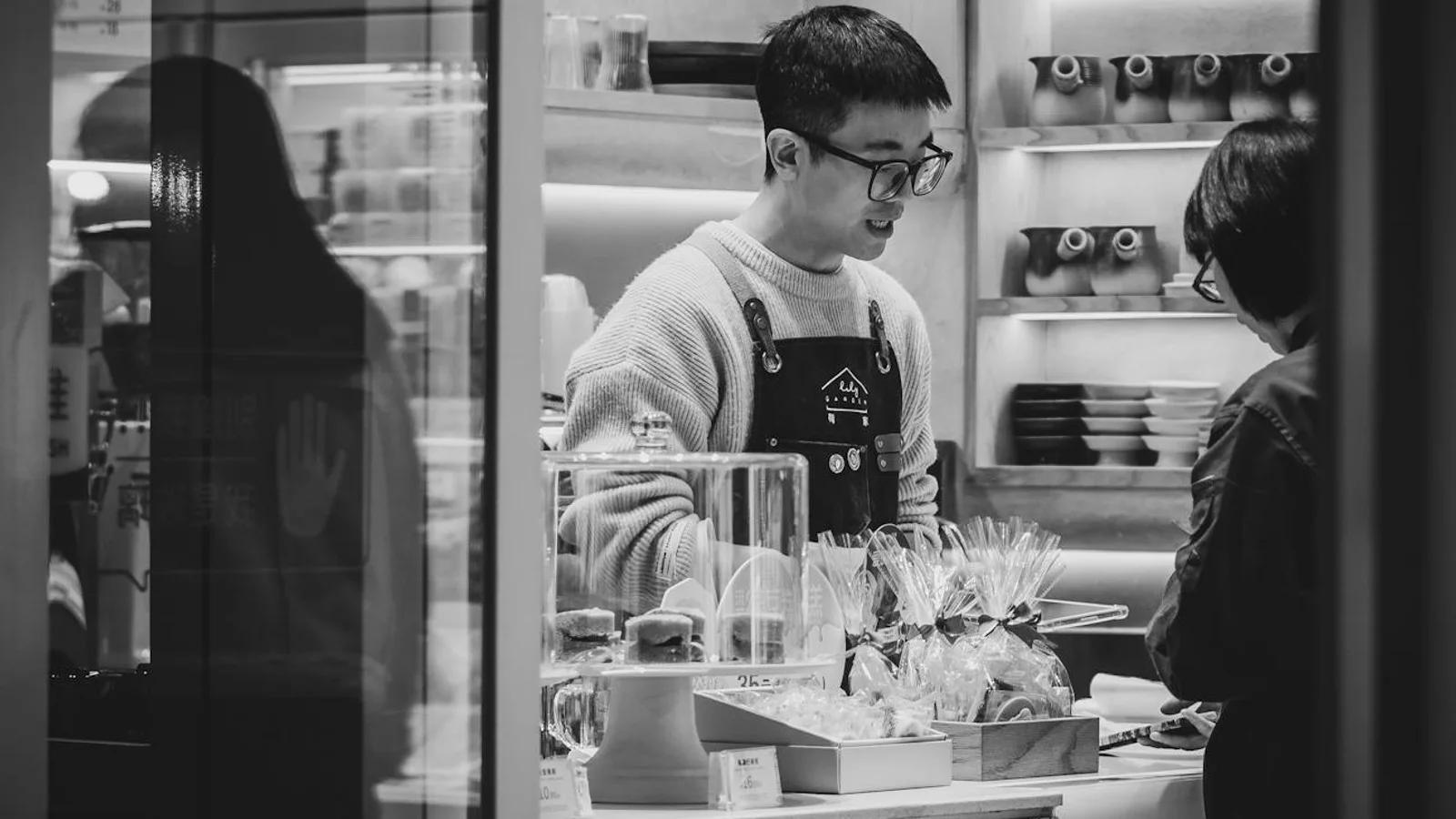 Retail threshold routing improving visitor conversion quality