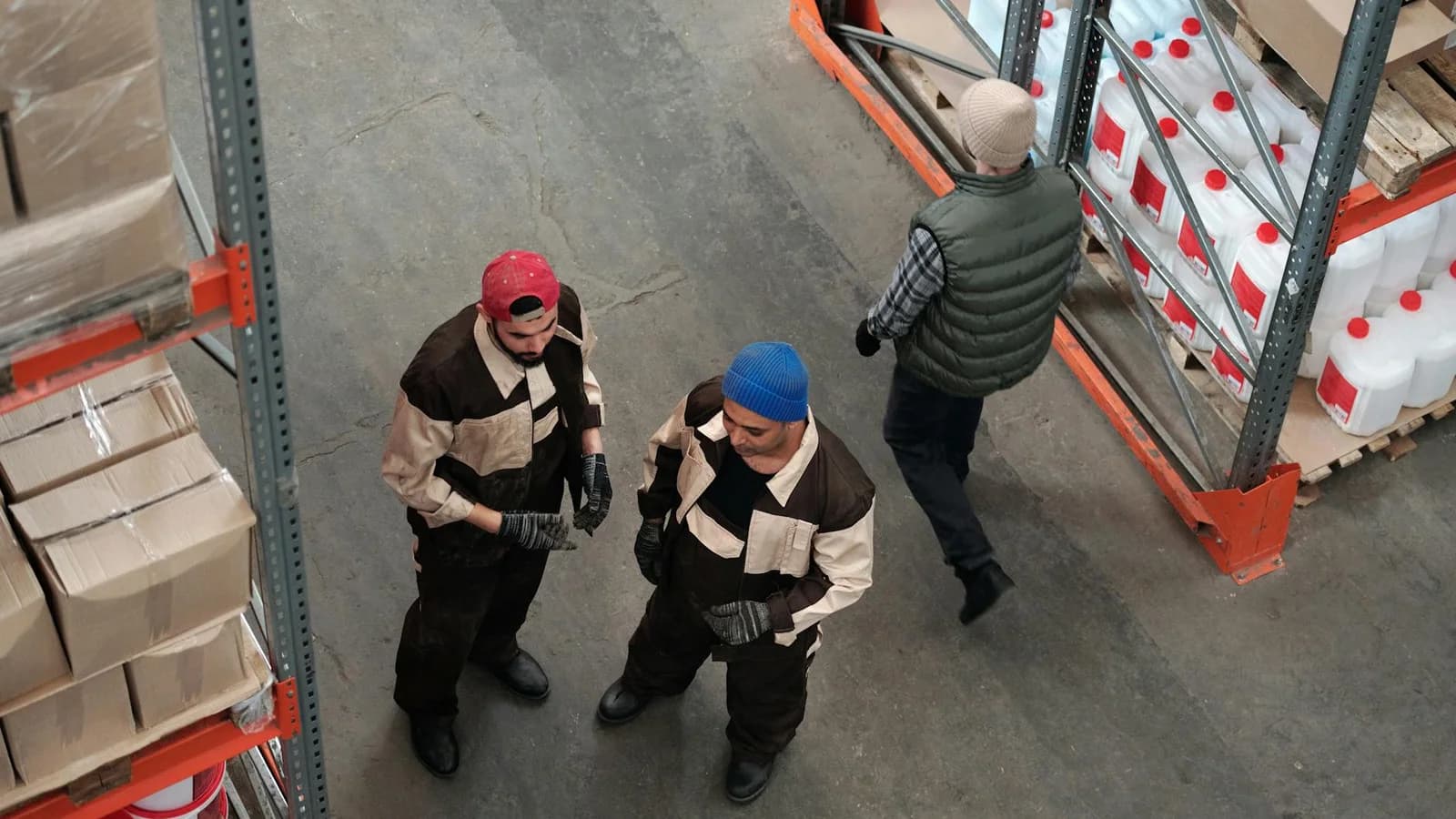 Warehouse operation with dock-to-floor visibility and labor coordination