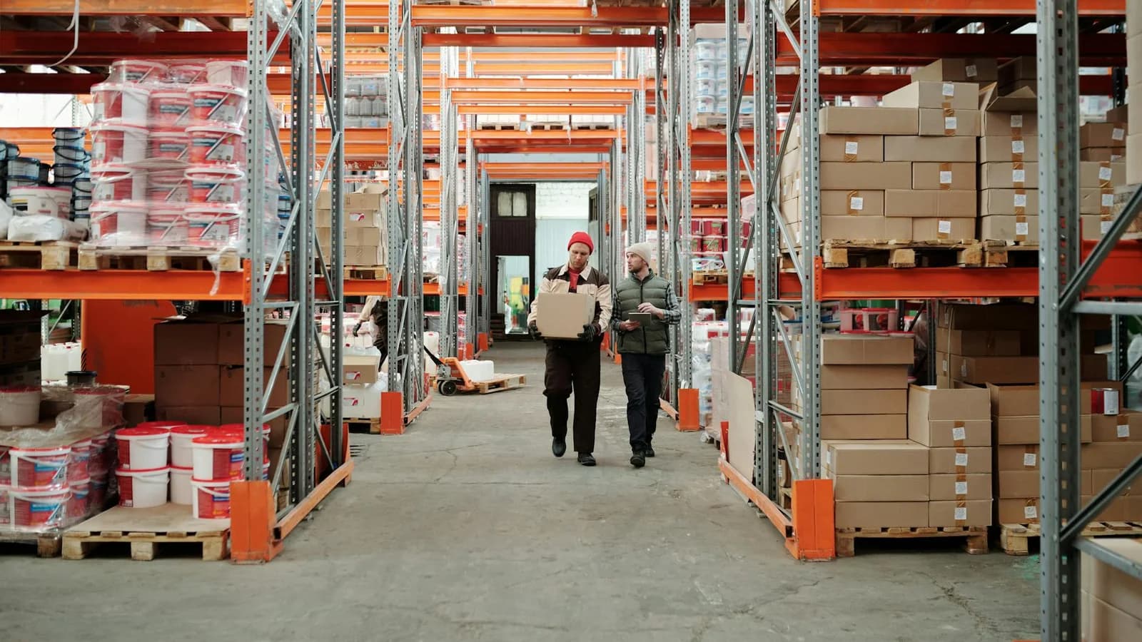Logistics workforce operating with confidence under high load conditions