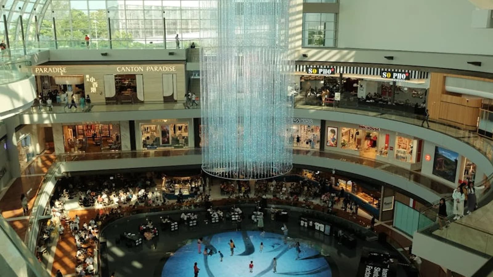 Mall food hall with circulation, seating, and visitor distribution patterns