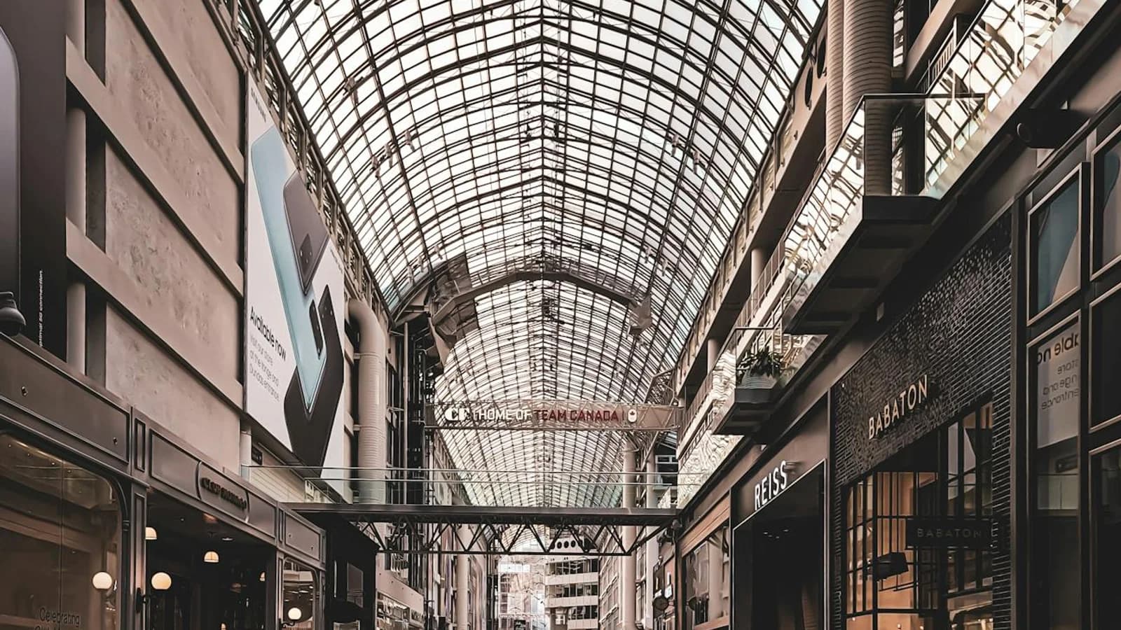 Shopping mall circulation loop designed to support repeat visitation confidence