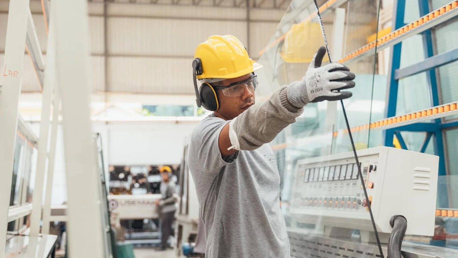 Manufacturing environment with monitored human-machine interaction zones
