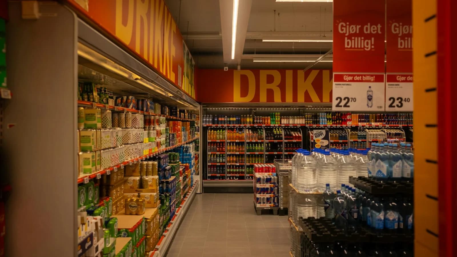 Commercial space showing mid-floor visibility and zone distribution