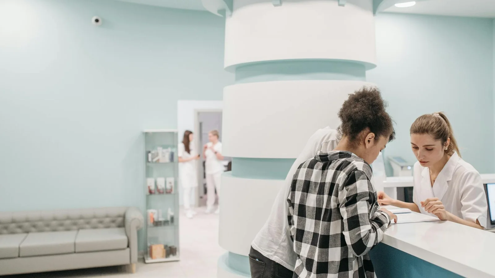 Patient arrival environment designed to preserve composure and operational capacity