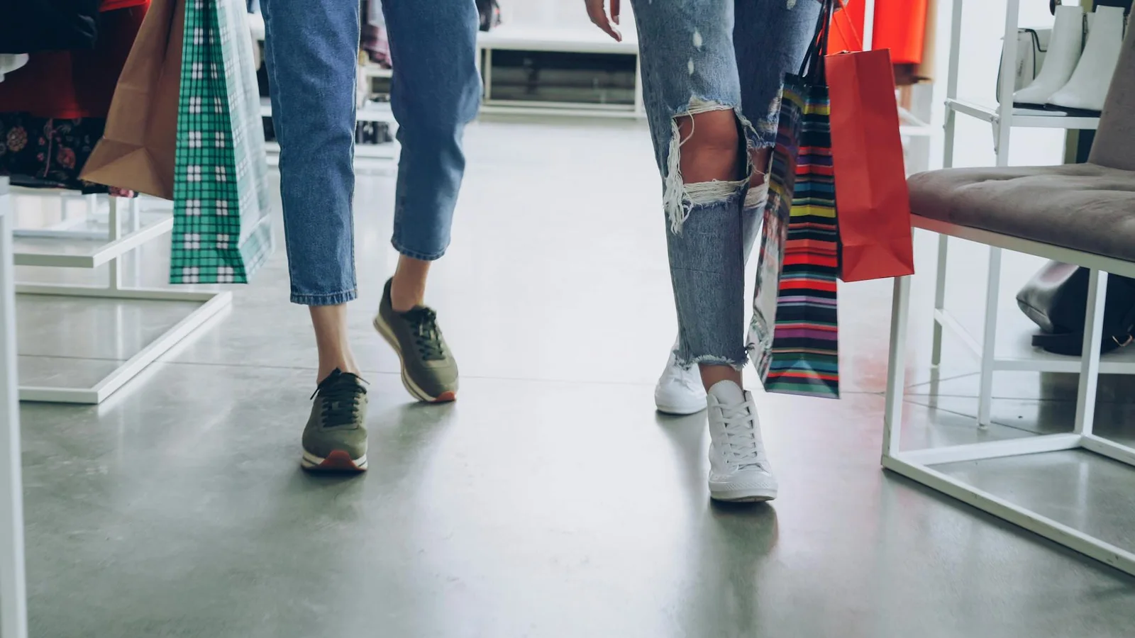 Retail entrance with shoppers forming high-quality traffic patterns