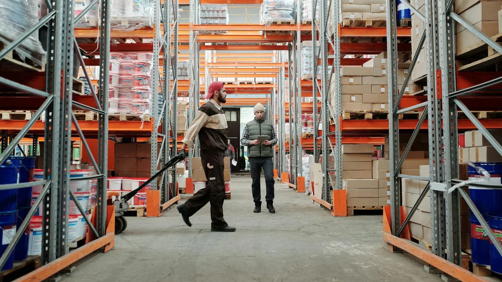 Warehouse cross-aisle movement affecting pick-path confidence