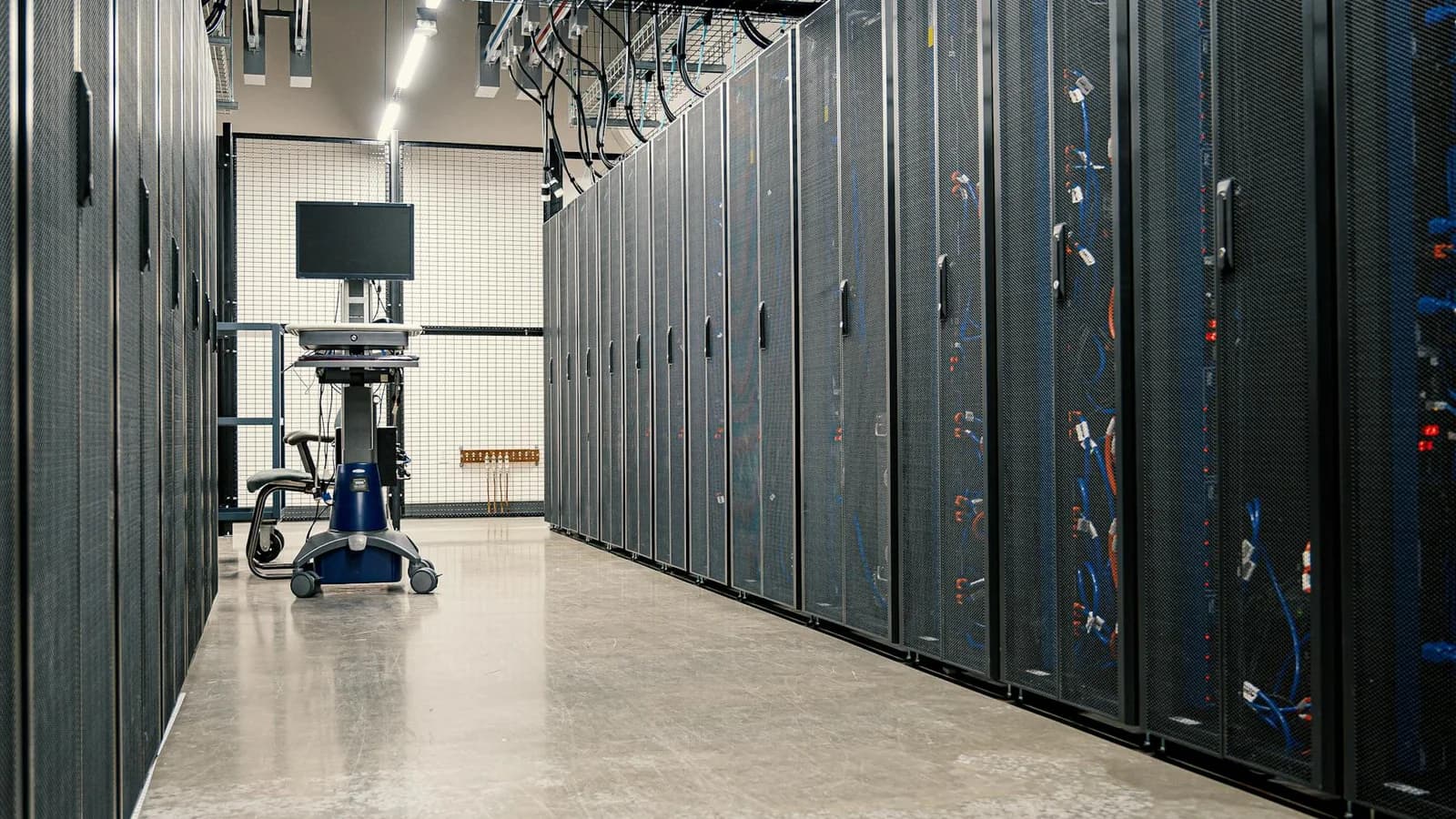Enterprise edge and cloud architecture emphasizing insight transfer rather than raw video transport