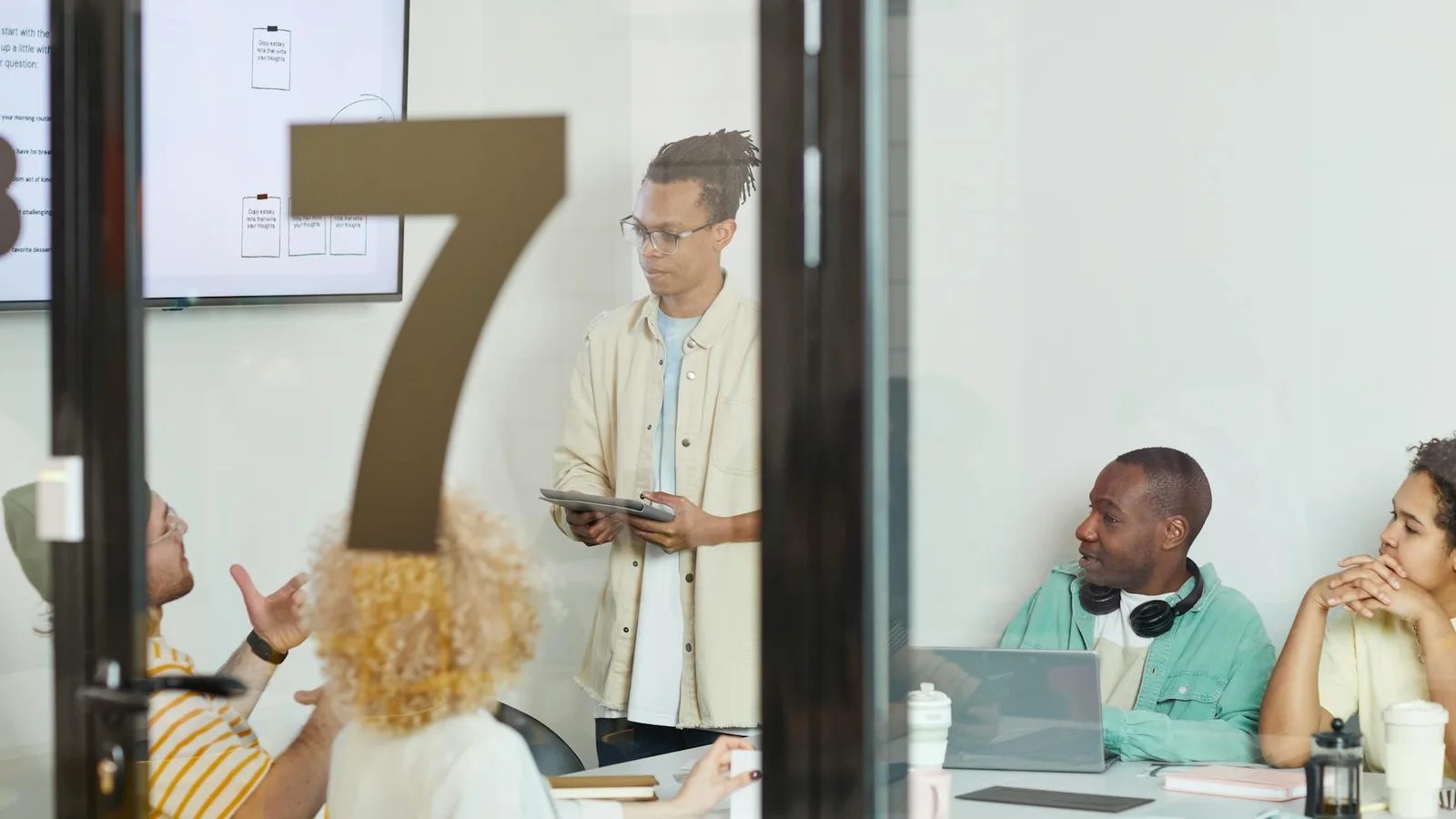 Corporate office workspace with team movement and utilization